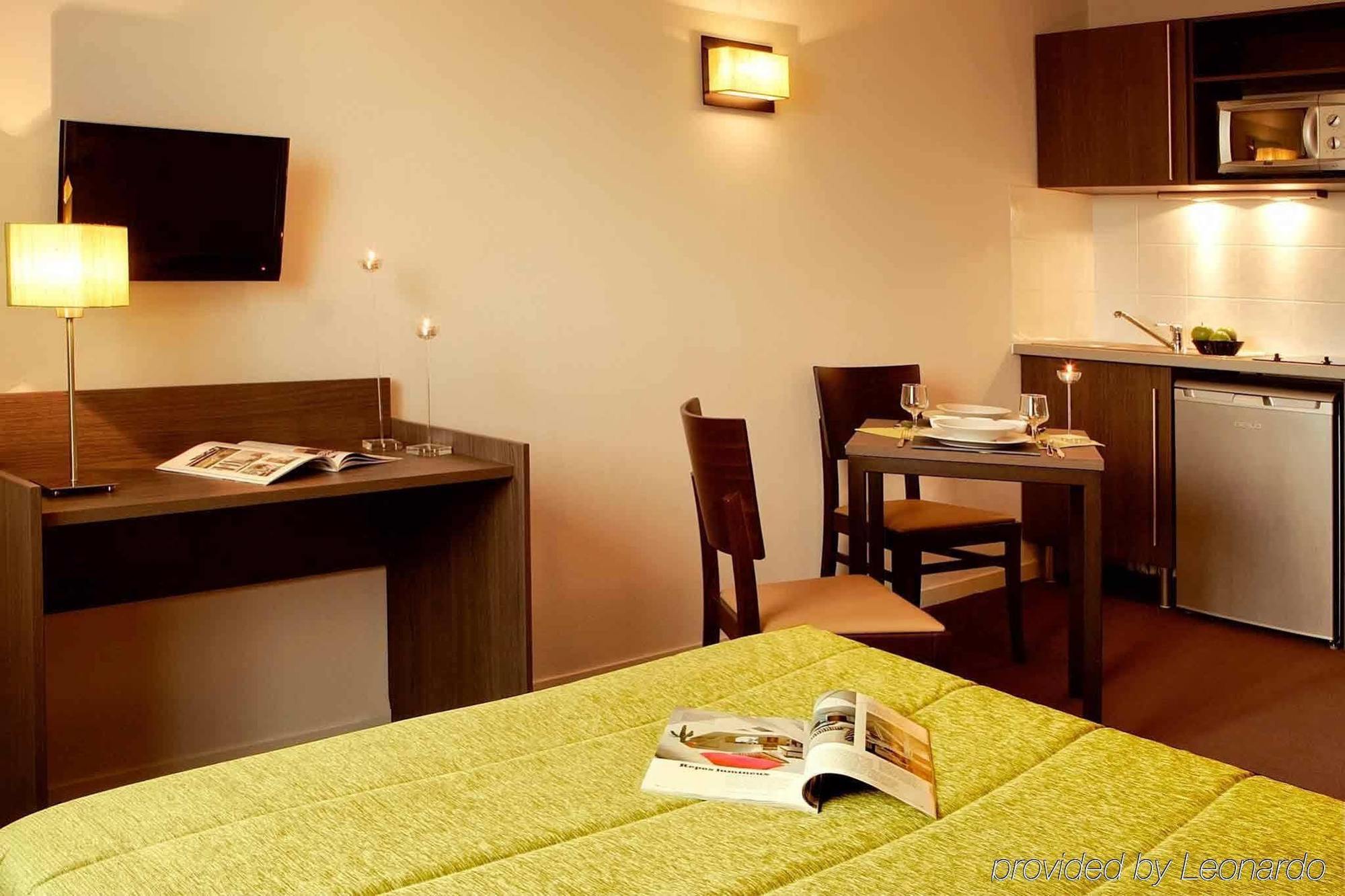 Appart'Hotel Vacanceole Paris Quai De Marne - Ex Adagio Ножан-сюр-Марн Номер фото